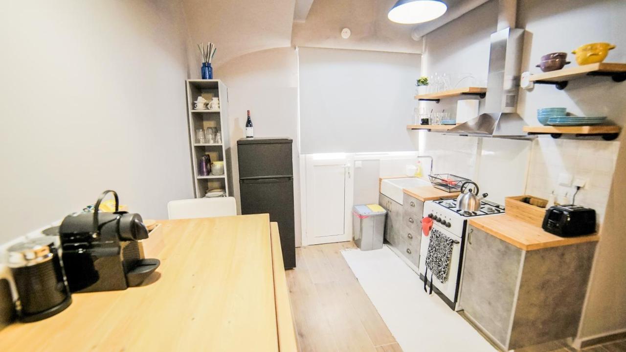 D16 Athens Apartment - 5' Mins To Petralona Metro Экстерьер фото